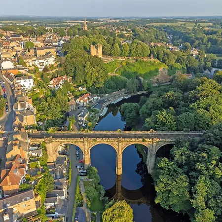 Waterside House * Knaresborough